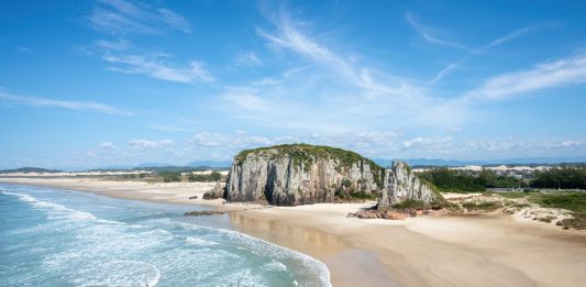 Imagem: Praia da Guarita em Torres