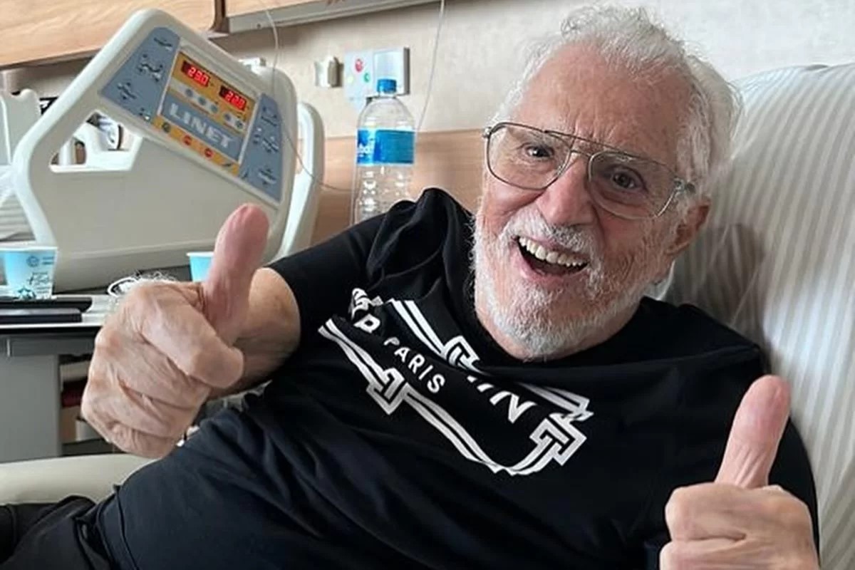 Carlos Alberto de Nóbrega recebe alta após cirurgia no cérebro