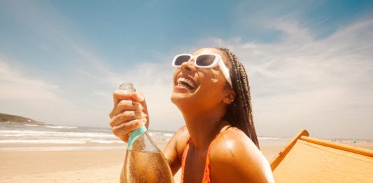 Imagem: Campanha de verão Só da Aurora - Crédito ALLAS, Cooperativa Vinícola Aurora