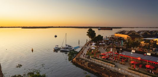 Imagem: Primeira parada - e única fora do litoral - será neste sábado, no Cais Embarcadero, com o pôr do sol no Guaíba
Divulgação Cais Embarcadero