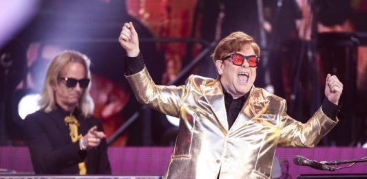 Elton John ganha Emmy e atinge nível de EGOT; saiba o que é