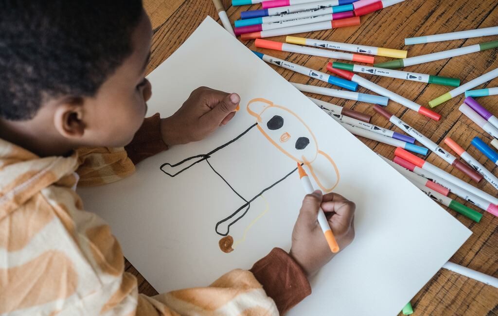 App gratuito com IA dá vida a desenhos de crianças