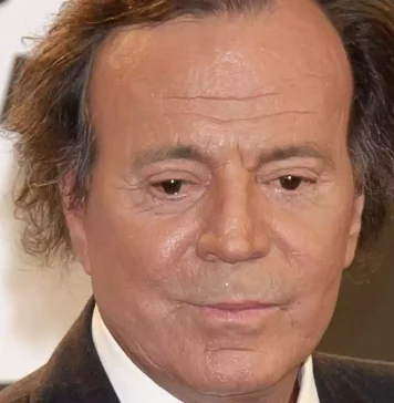 Bagagem confiscada: Conteúdo da mala de Julio Iglesias é revelado