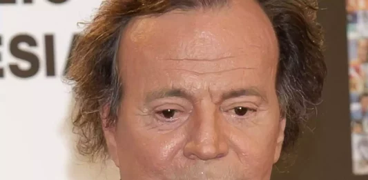 Bagagem confiscada: Conteúdo da mala de Julio Iglesias é revelado