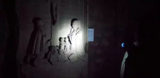 Museu francês viraliza após fazer noite de visita com as luzes apagadas