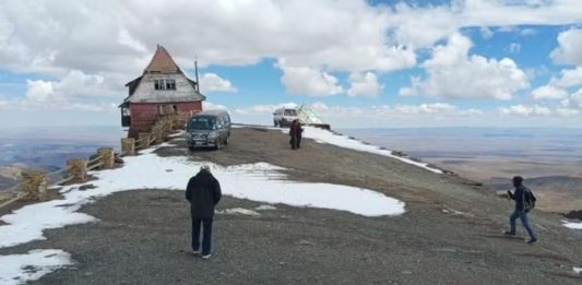 Conheça a estação de esqui mais alta do mundo que está abandonada devido aquecimento global