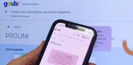 Prouni 2024: aberta consulta para 402 mil bolsas