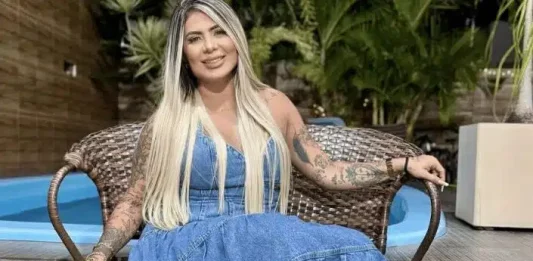 "Pastora do Pix" ostenta vida de luxo e pede PIX em troca de orações