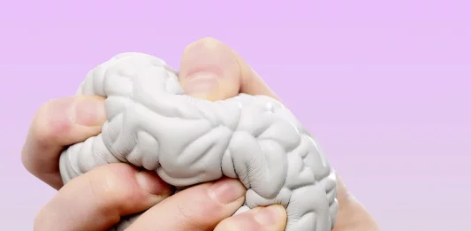 Neurocientista adverte: 2 bebidas que mais prejudicam o cérebro, saiba quais são