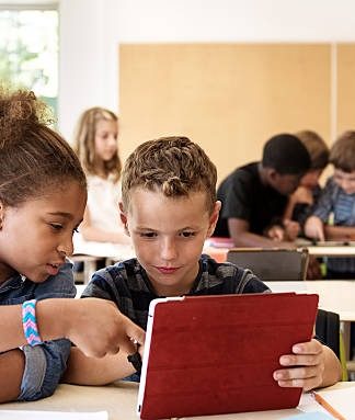 Estudo indica: Crianças que usam computador nas escolas estão emburrecendo