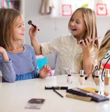 Conheça os riscos do uso de maquiagem por crianças e adolescentes