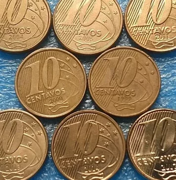 De olho no troco: Moeda de 10 centavos amarelinha de 24 anos valorizou para coleção