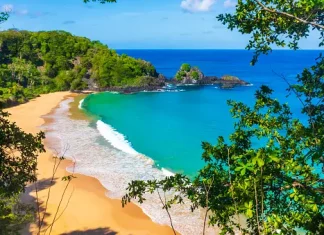 Praia em Fernando Noronha é titulada 'melhor praia do mundo'