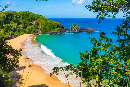 Praia em Fernando Noronha é titulada 'melhor praia do mundo'