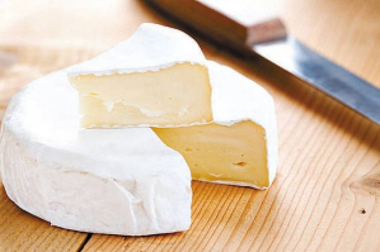 Queijos camembert e roquefort podem desaparecer na França