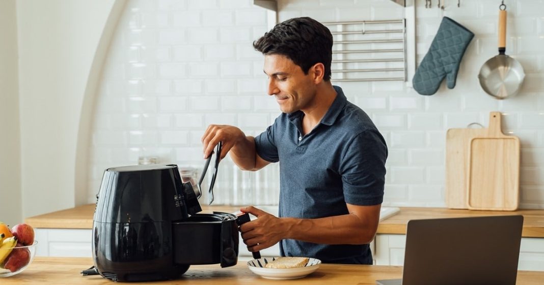 Veja os erros que você comete ao usar a air fryer