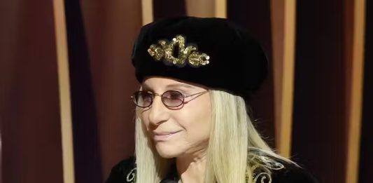 Barbra Streisand, 81, recebe prêmio no SAG Awards e emociona atores