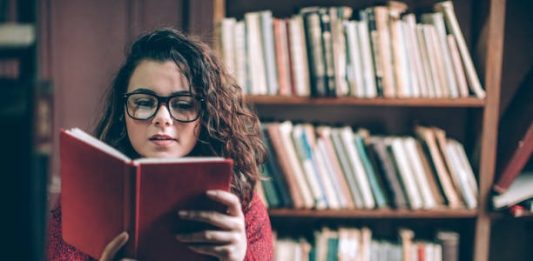 Pessoas que leem livros todos os dias vivem mais