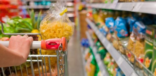 O segredo sobre produtos vencidos que nem todos que vão no supermercado sabem