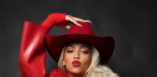 Beyoncé revela ter psoríase e fala sobre sua relação com o cabelo