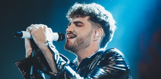 Jão grava com produtores musicais em estúdio de Los Angeles