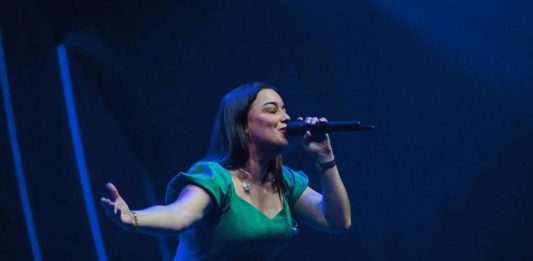 Cantora de Estrela é finalista em reality show nacional de música