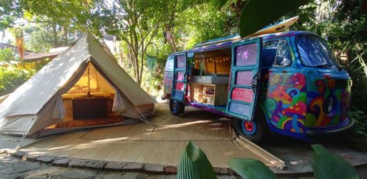 'Melhor Hostel do Mundo': empresário fatura quase R$ 4 milhões ao receber hóspedes em casas de árvores, cabanas e Kombis 'Melhor Hostel do Mundo': empresário fatura quase R$ 4 milhões ao receber hóspedes em casas de árvores, cabanas e Kombis
