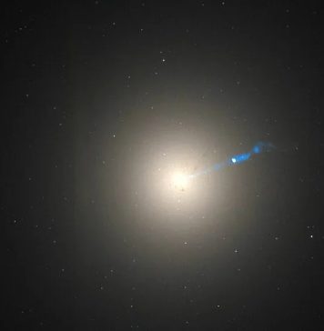 Após 6 anos de processamento de imagem de buraco negro, a conclusão é que Einstein estava certo