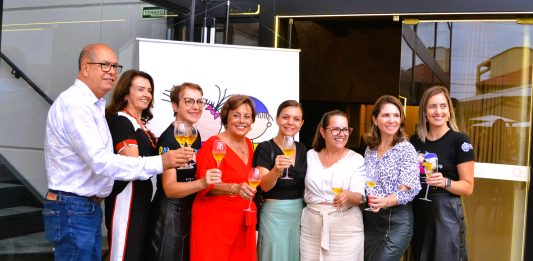 Fundação Abraçaí promove mais uma noite de alegria sobre os trilhos