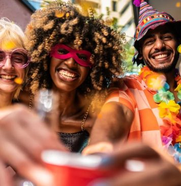 Carnaval: dicas de como se alimentar e ficar bem nas 4 noites de folia