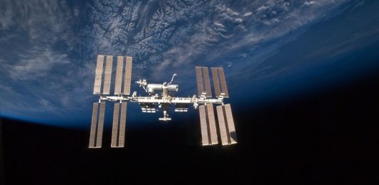 Médicos em terra fazem 1ª cirurgia remota espacial via robô na ISS