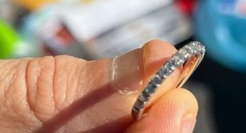 Coletores acham aliança de diamante no meio do lixo e devolvem à dona