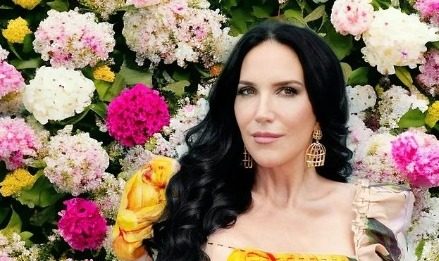 Mulher faz ‘festa do divórcio’ milionária com dinheiro do ex