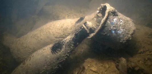 Como as garrafas de bebidas do Titanic continuam intactas no fundo do mar?