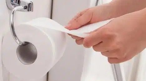 Número de idas ao banheiro pode indicar risco para Alzheimer, revela novo estudo