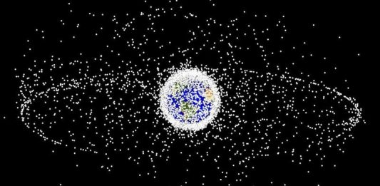 Lixo Espacial: Existem quase 30mil objetos orbitando a Terra, alertam cientistas