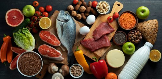 Quanto de proteína você precisa comer ao dia para ganhar músculos?