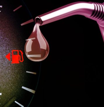 O que acontece com quem anda com o carro na reserva?