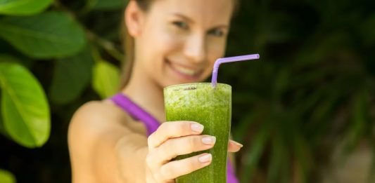 Detox pós-carnaval: o que fazer para acabar com a sensação de inchaço