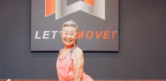 Treinadora japonesa de 92 anos ensina como mantém a forma