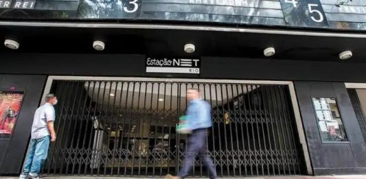 Público da última seção ficam presos no cinema após funcionários esquecê-los