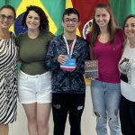 Estudante de Bento Gonçalves recebe medalha de prata da Olimpíada Brasileira de Matemática em Libras