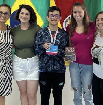 Estudante de Bento Gonçalves recebe medalha de prata da Olimpíada Brasileira de Matemática em Libras