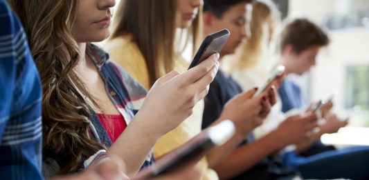 Redes sociais transformam seu cérebro em ‘pipoca’, alerta psicólogo