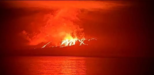 Vulcão entra em erupção em ilha desabitada de Galápagos
