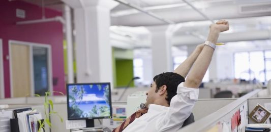 Passar muito tempo sentado diminui a sua expectativa de vida