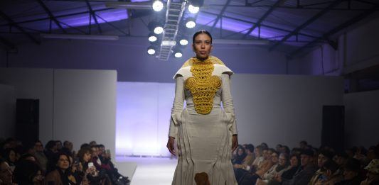 Foto: Coleção Vida Desmedrada e Seca Terra Ardente vencedora da Maratona de Moda UCS/Bruno Zulian