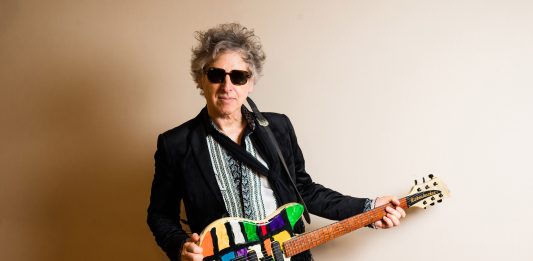 Foto: Nei Van Soria completa 40 anos de carreira em uma turnê que será documentada. Show em Bento Gonçalves será no Nosferatu Pub/Crédito Andréa Graiz