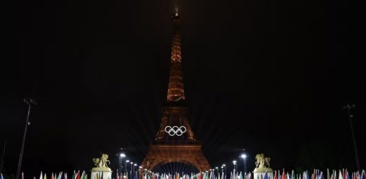 Foto: Vista geral de como as bandeiras dos países participantes durante a cerimônia de abertura das Olimpíadas de Paris 2024/Stephanie Lecocq/Reuters