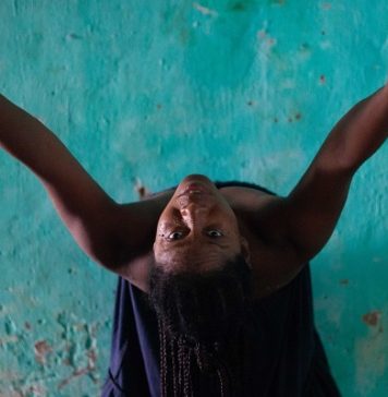 Foto: Espetáculo Adobe/Crédito Cida Carneiro 